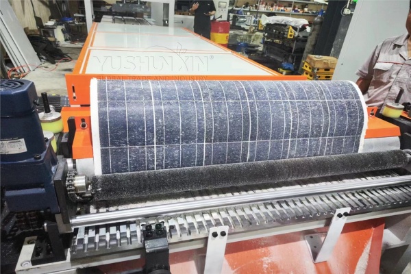 Physical method recycling machine for solar panels